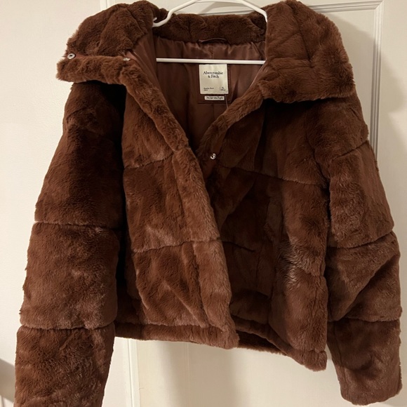 NWT Abercrombie & Fitch Women’s Faux Fur Mini Puffer size XL - Picture 2 of 6